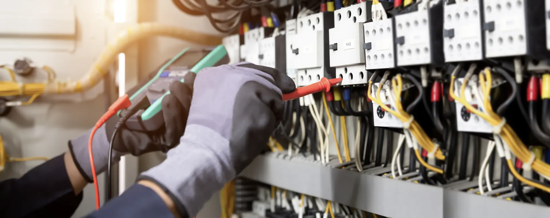 Van Tilburg Elektrotechniek header